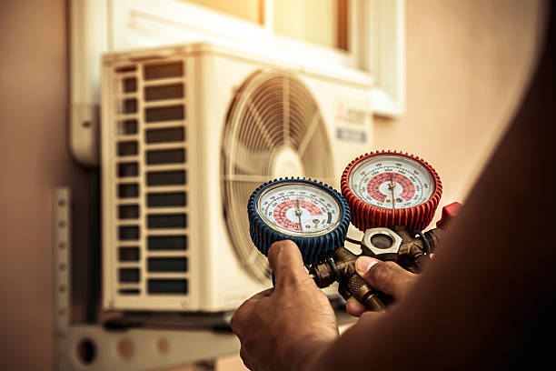 Professional Hvac Installation technician working in Mentone, IN
